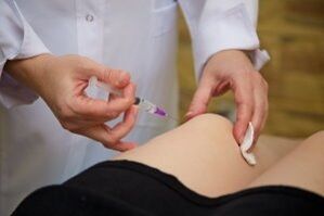 Cruzando en la articulación de la rodilla